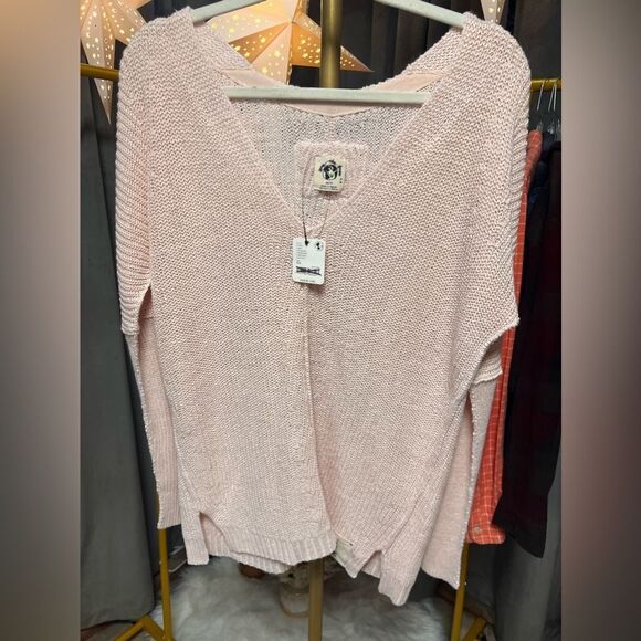 Free People We the Free Jamie Linen V-Neck Sweater in Starfish Pink - Picture 4 of 7